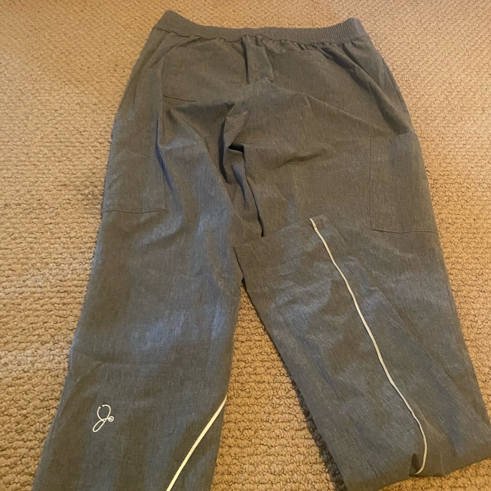 Jaanuu scrubs